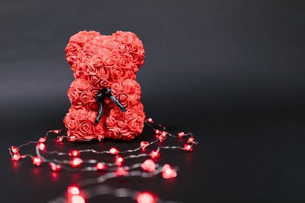 Ours en roses : à quelle occasion offrir ce cadeau d'émotion ?